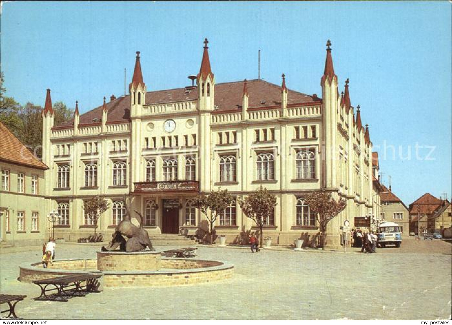 Buetzow Rathaus Brunnen