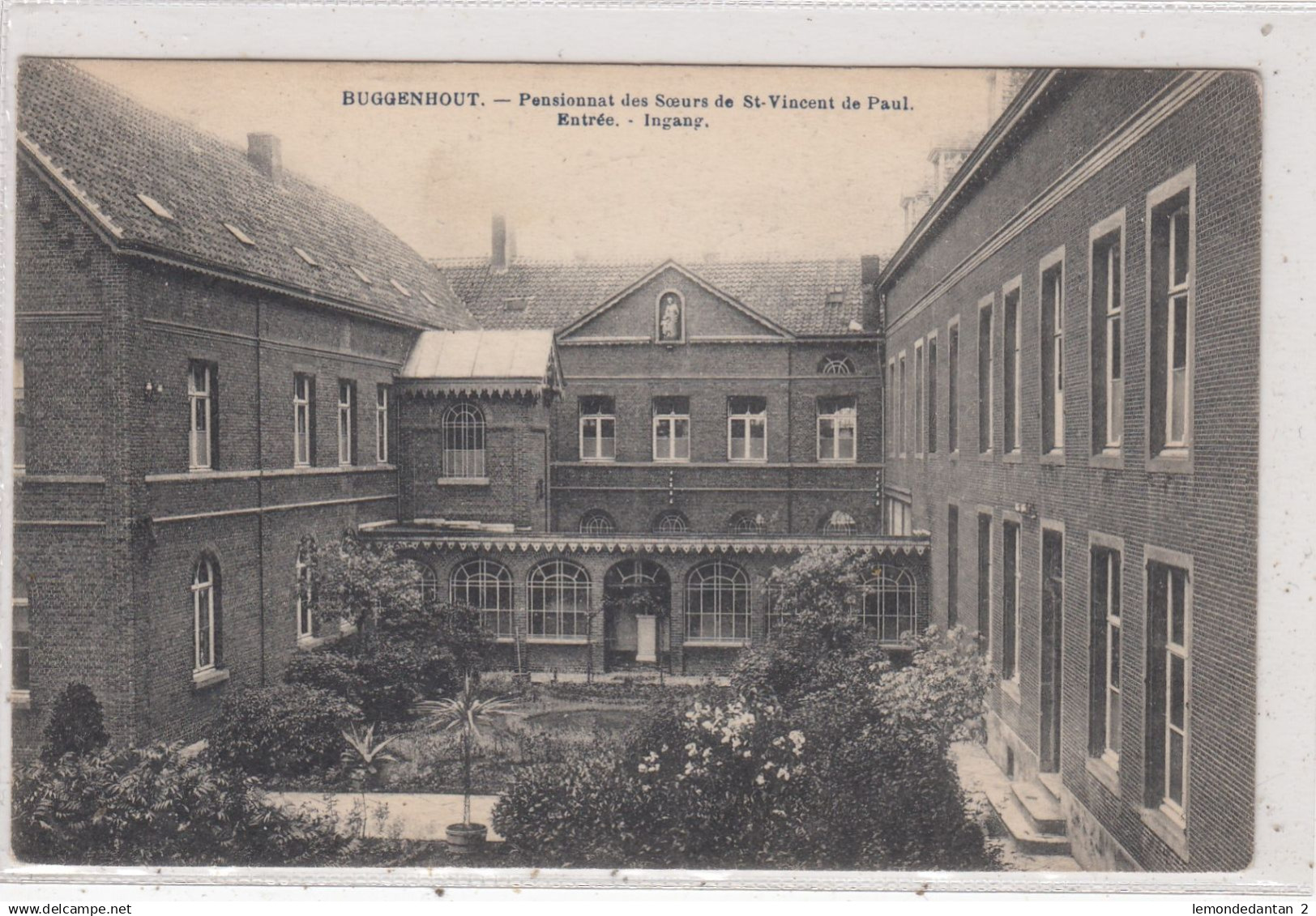 Buggenhout. Pensionnat des Soeurs de St-Vincent de Paul. Ingang. *