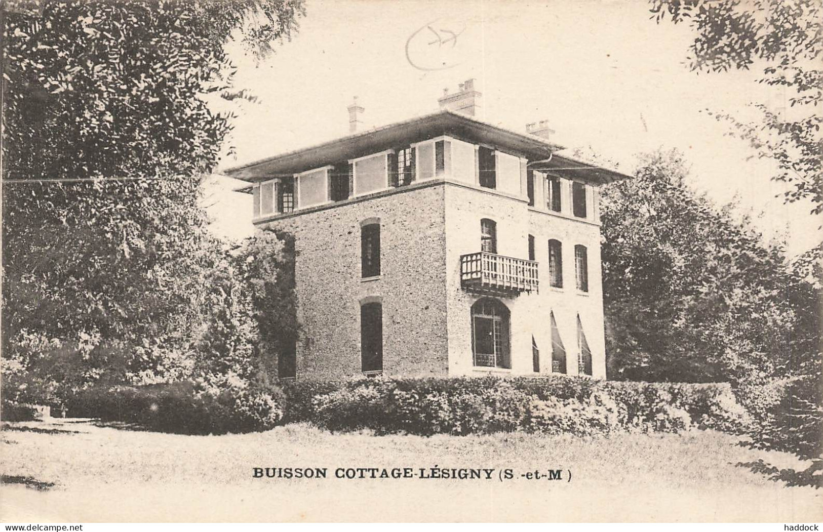 BUISSON COTTAGE LESIGNY