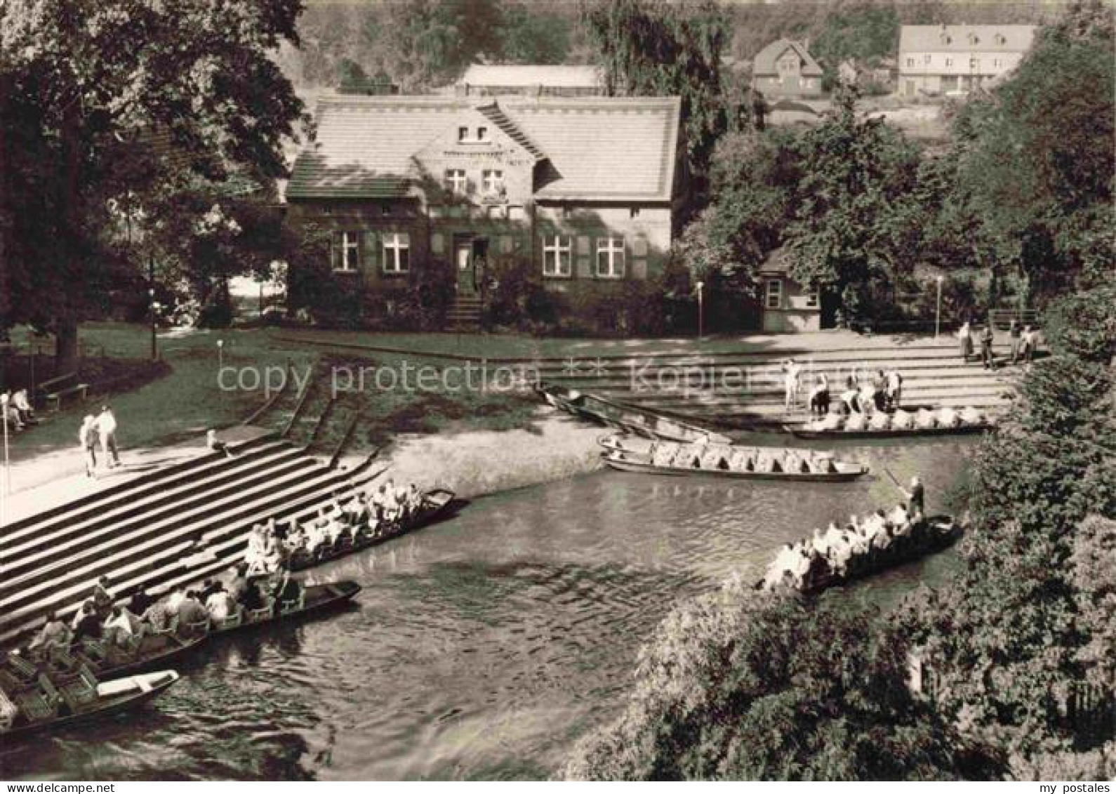 Burg Spreewald Brandenburg Hafen Spreewald Kaehne Boote Anleger Touristen Park