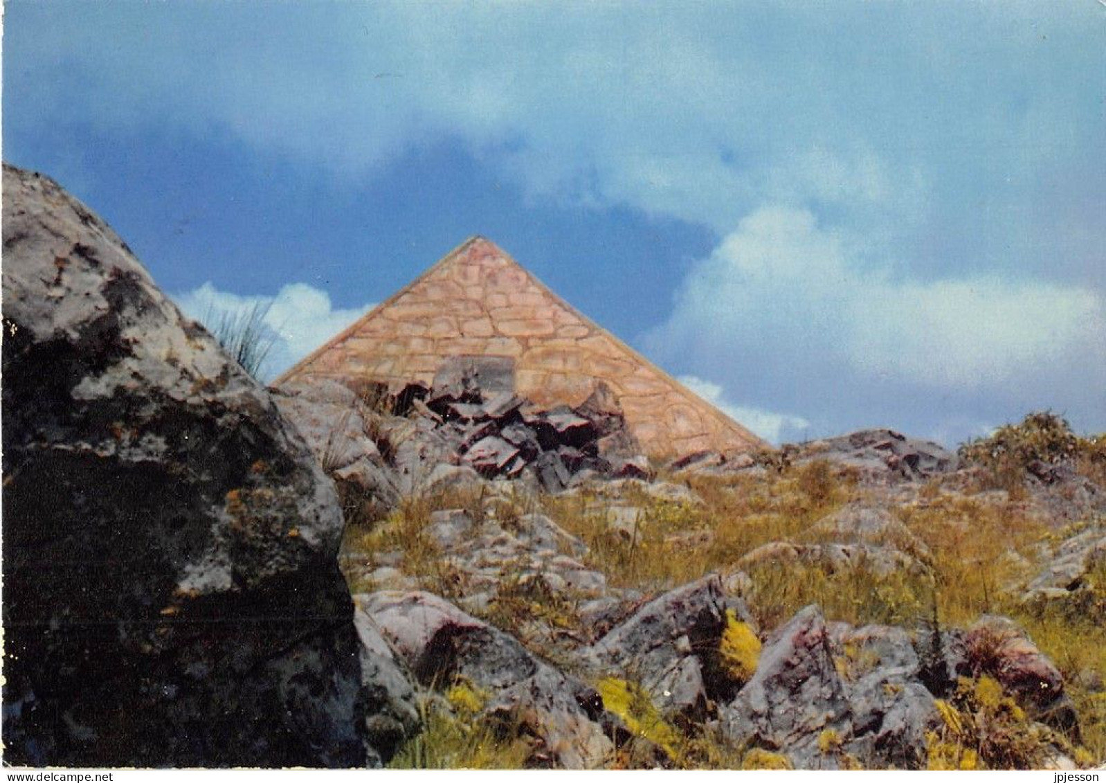 BURUNDI- "COULEUR DU BURUNDI" N°1 - SOURCE DU NIL (LA PYRAMIDE DE BURCKART WALDECKER)