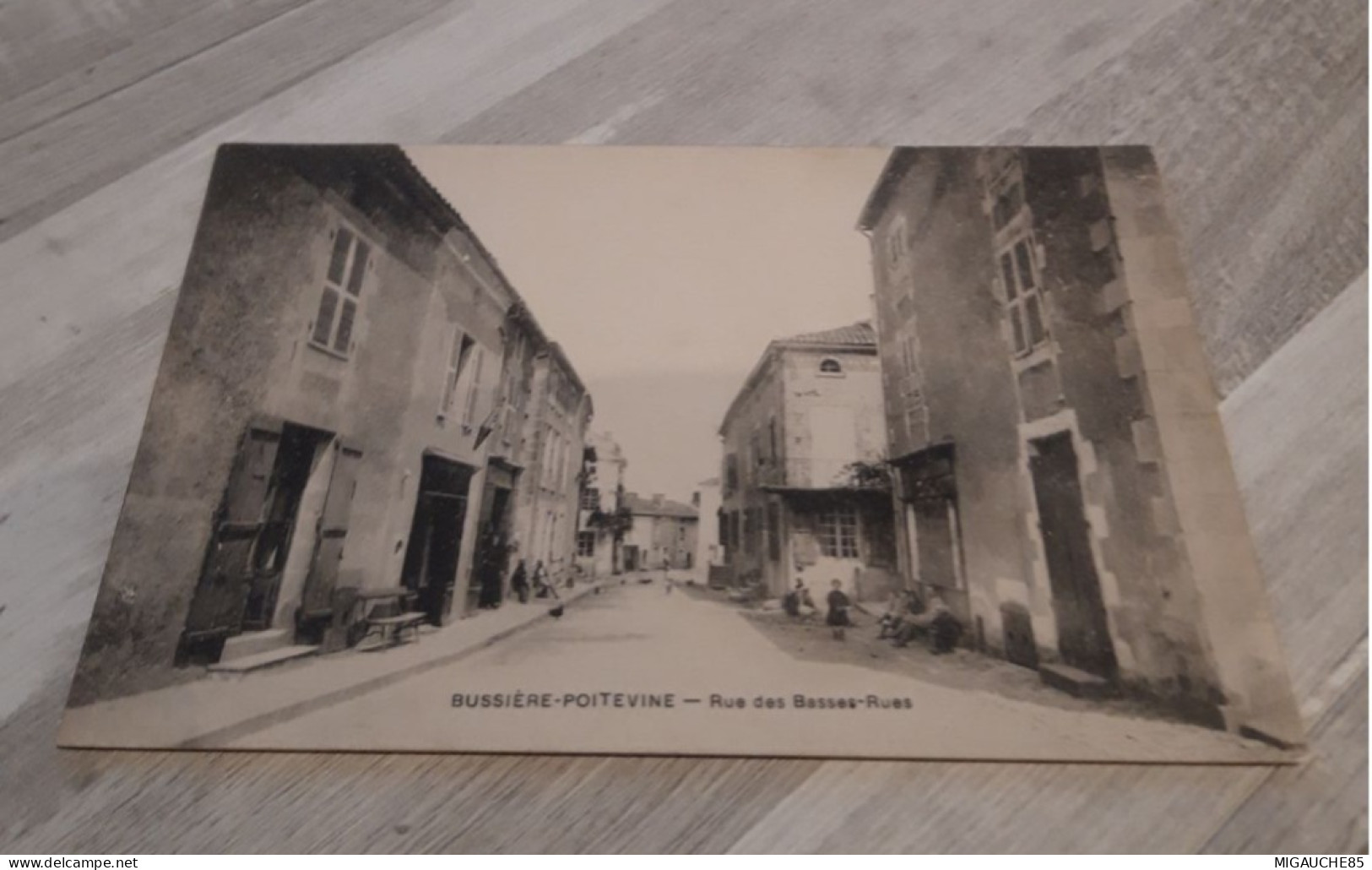 BUSSIERE- POITEVINE rue des basses rues