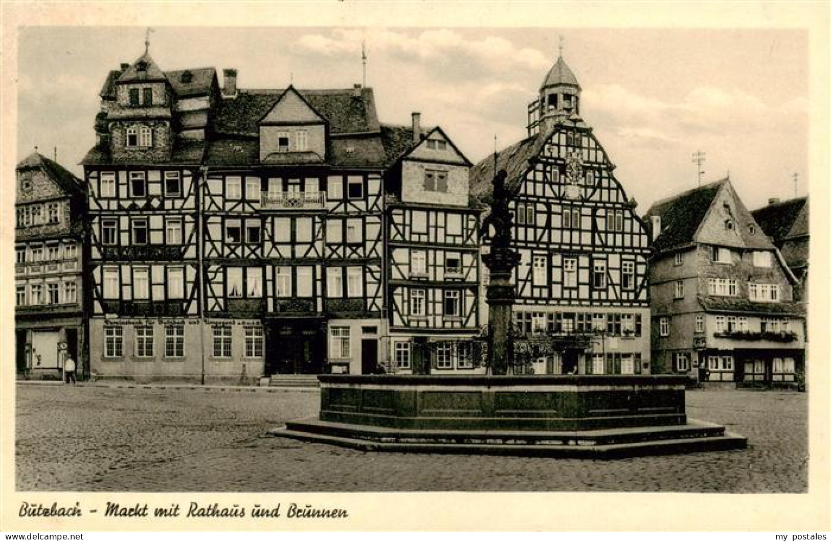 Butzbach Markt mit Rathaus und Brunnen