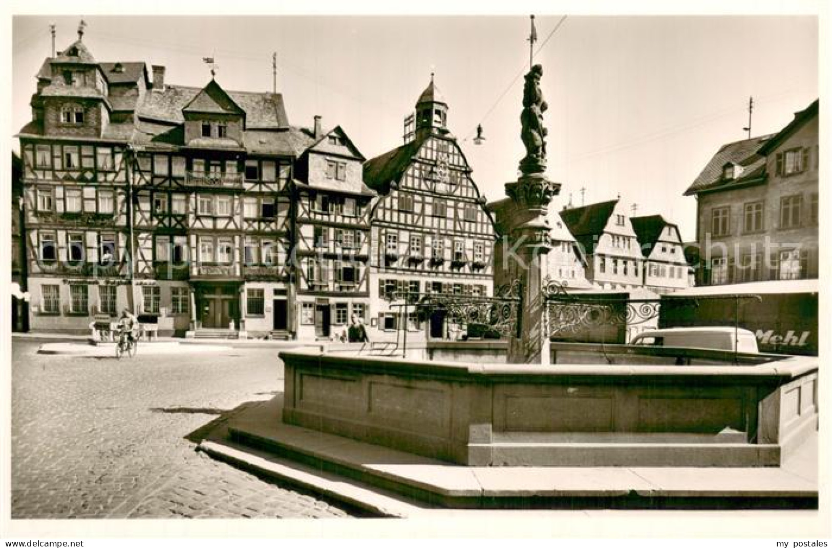 Butzbach Marktplatz Brunnen Altstadt Fachwerkhaeuser