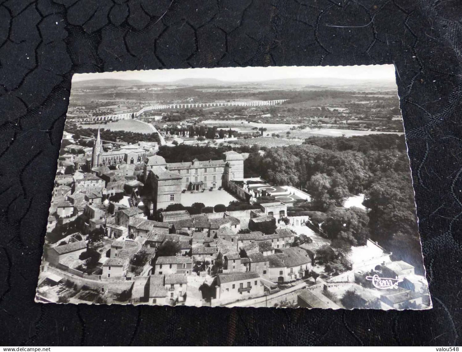 C-3909 - CPSM , CASTRIES , Vue Aérienne , Aqueduc et Château des Duc de Castries