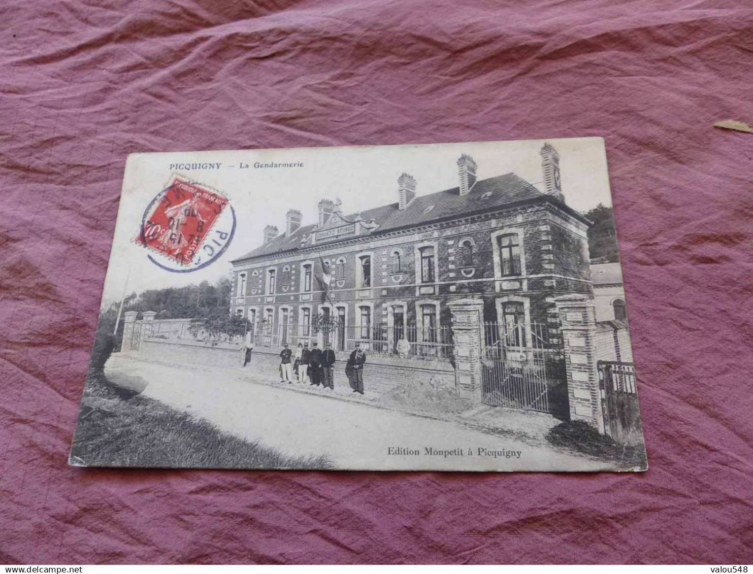 C-5139  ,CPA, PICQUIGNY, la Gendarmerie