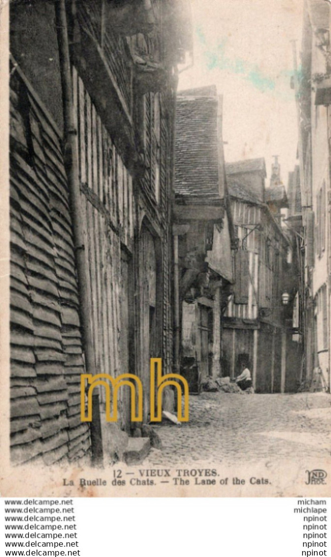 C P A 10   TROYES -  vieux  troyes  la ruelle des chats
