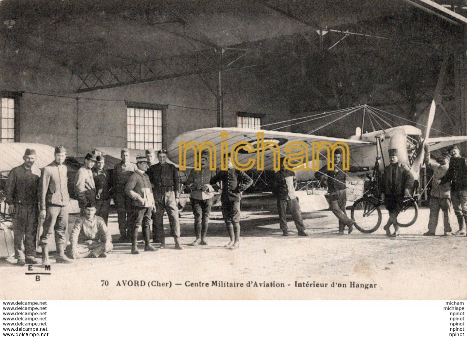 C P A  - 18  - AVORD  -  centre militaire d'aviation - intérieur d'un hangar