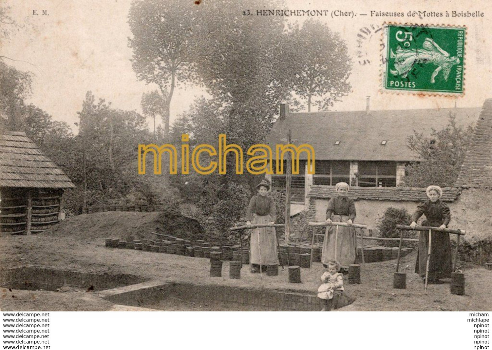 C P A  - 18  - HENRICHEMONT - faiseuses de mottes  a boisbelle