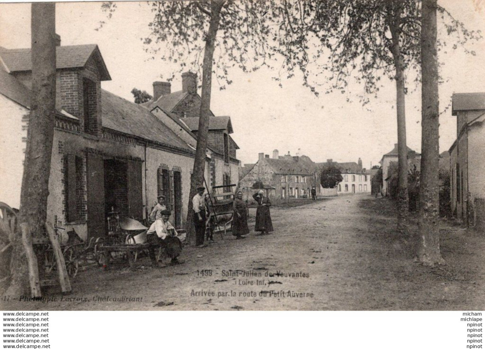C P A   44 -    SAINT  JULIEN DE VOUVANTES - arrivée par la route du petit auverné