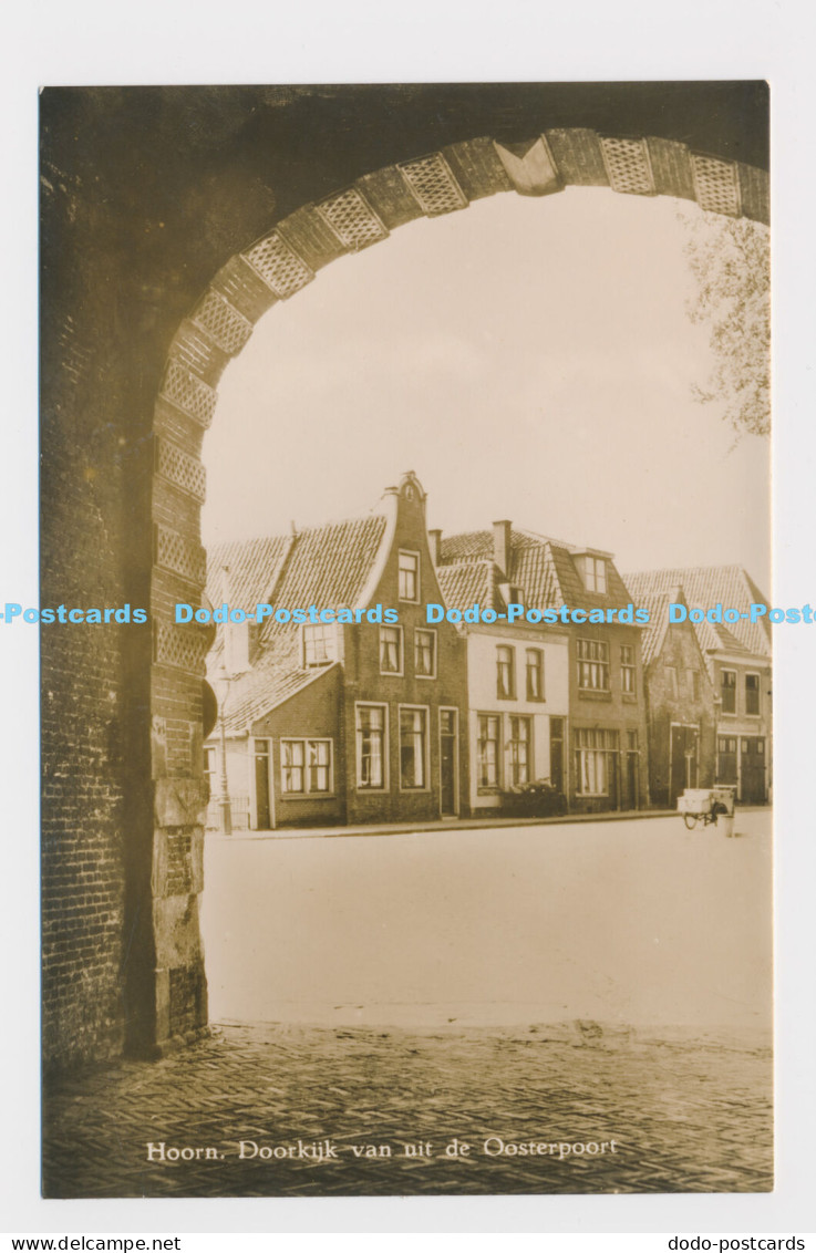 C009950 Hoorn. Doorkijk van uit de Oosterpoort. H. Greven. Durgerdam