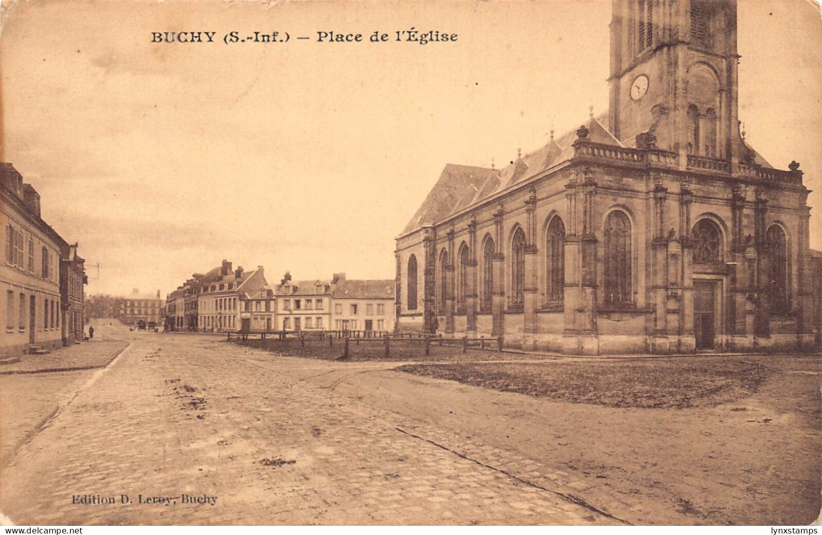 C099 France Buchy Place de l'Eglise vintage postcard