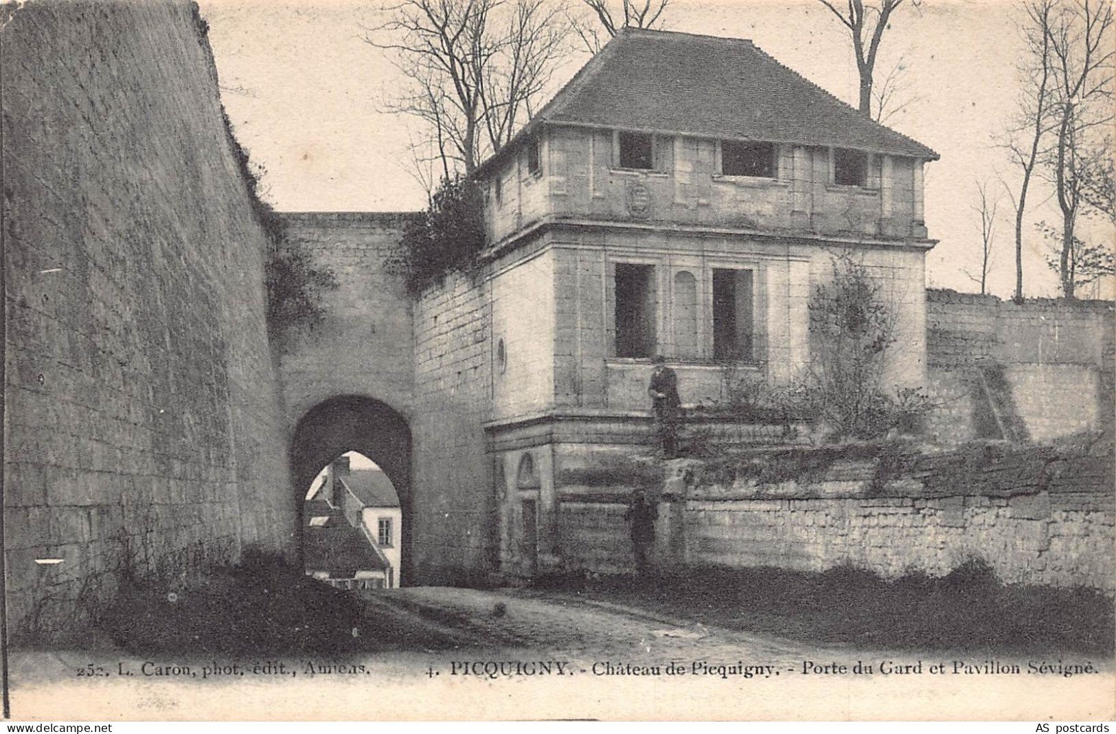 C156 France Picquigny Chateau de Picquigny  vintage postcard