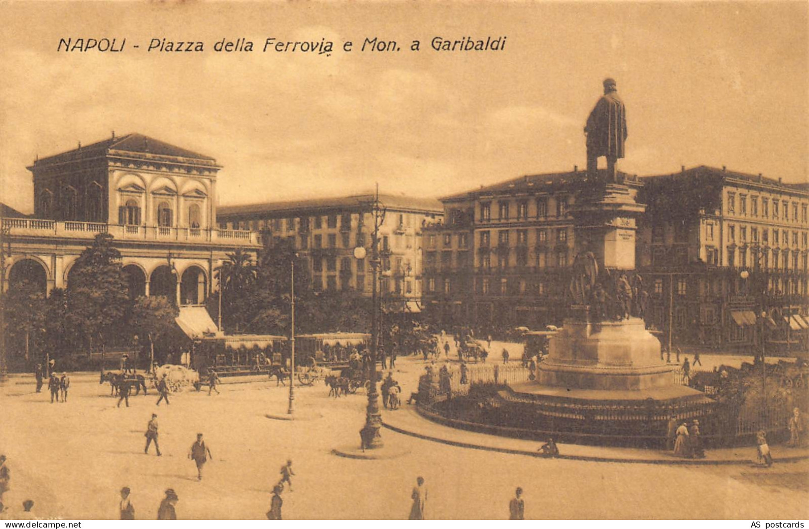 C292 Italy Napoli Piazze della Ferrovia e Mon. a Garibaldi   vintage postcard