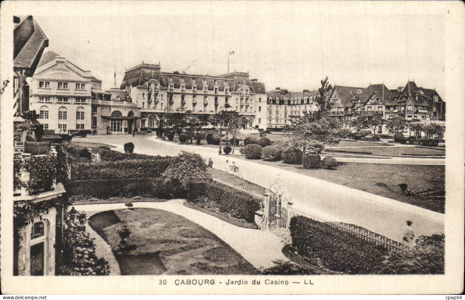Cabourg CPA Jardin du casino