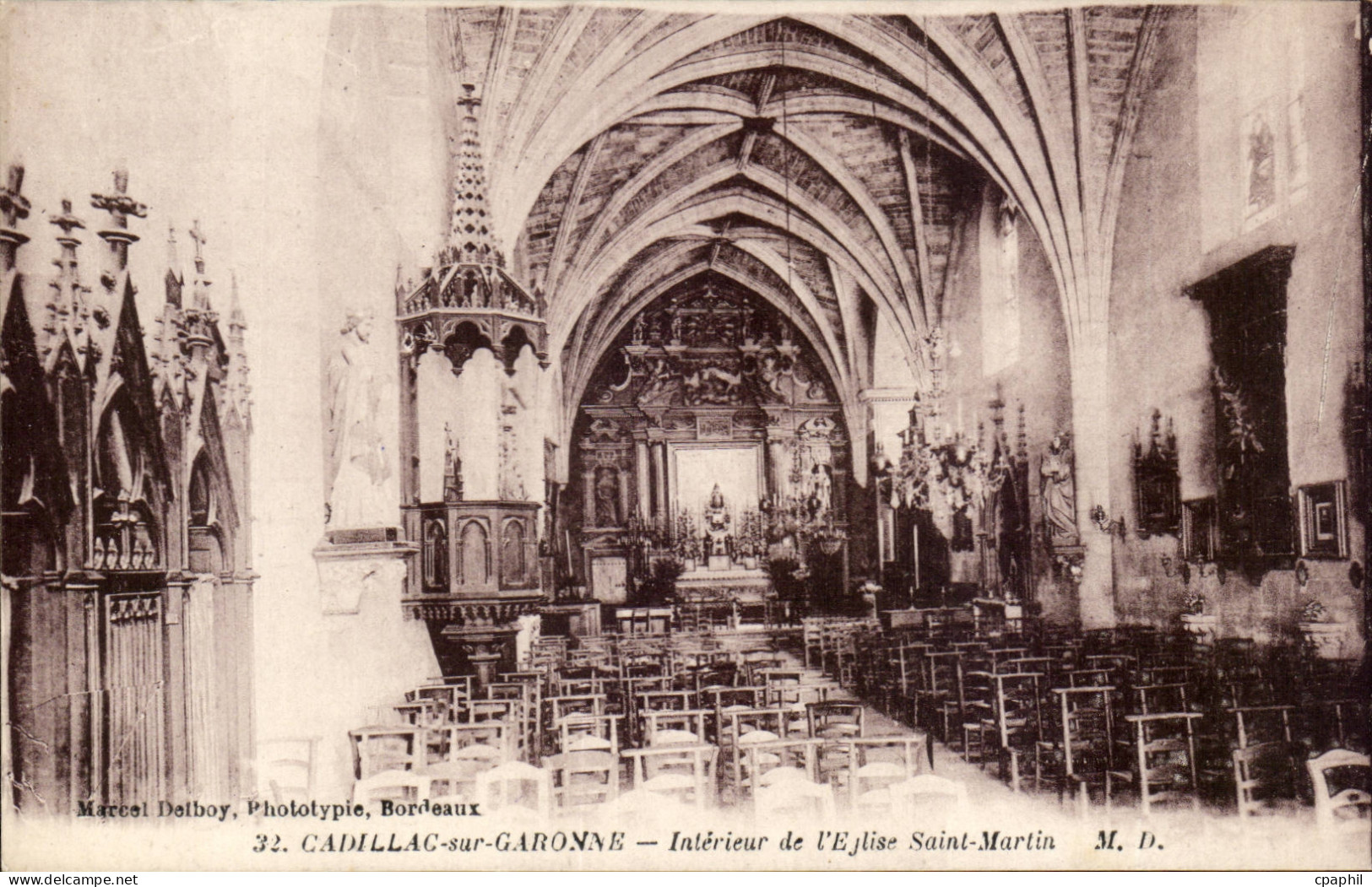 Cadillac sur Garonne CPA Interieur de l'eglise Saint Martin