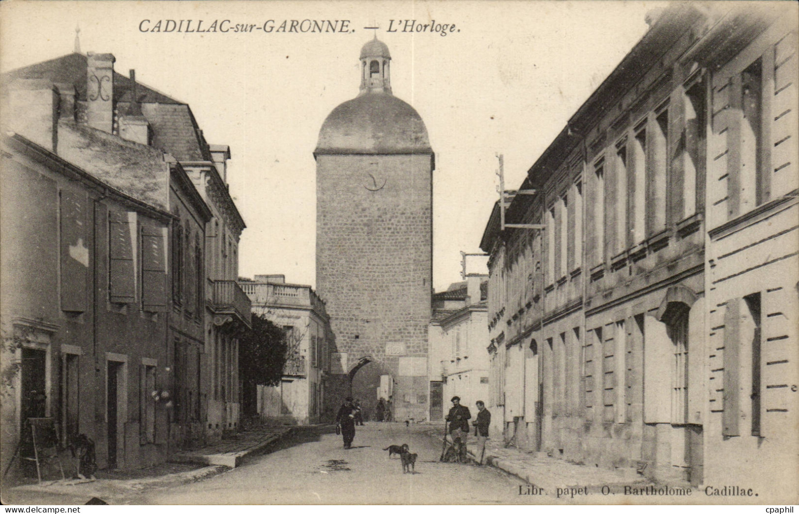Cadillac sur Garonne CPA L'horloge