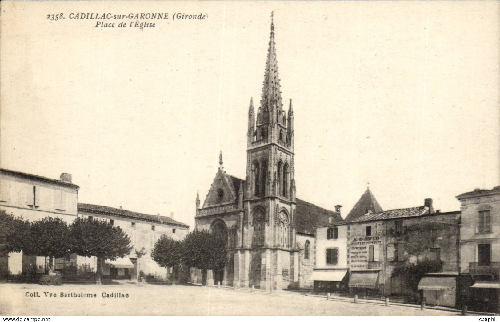 Cadillac sur Garonne CPA Place de l'eglise