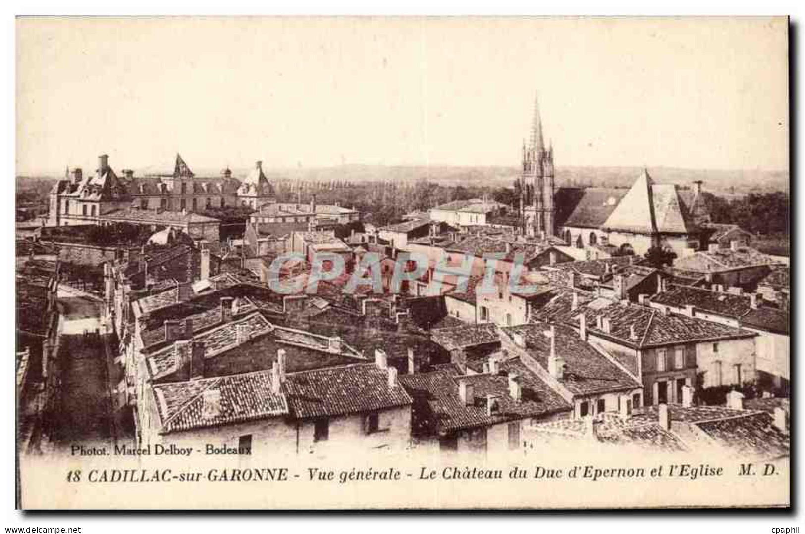 Cadillac sur Garonne CPA Vue generale Chateau d'Epernon et l'eglise