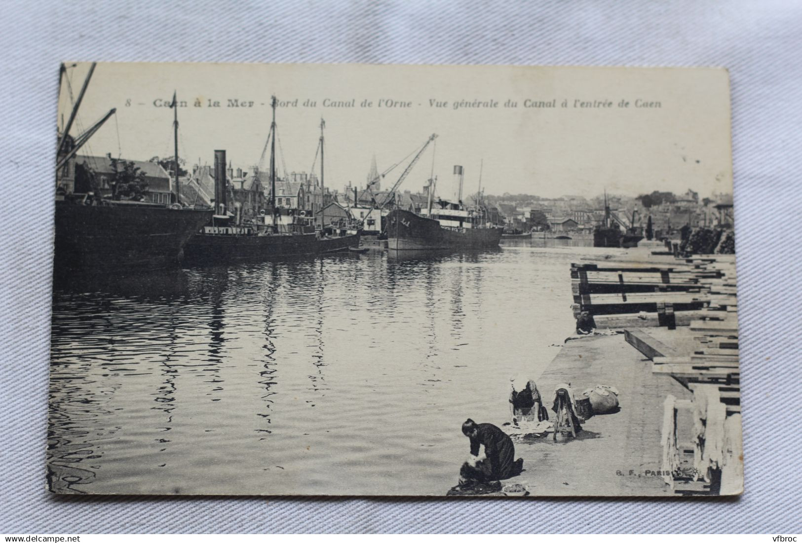 Caen, vue générale du canal à l'entrée de Caen, Calvados 14