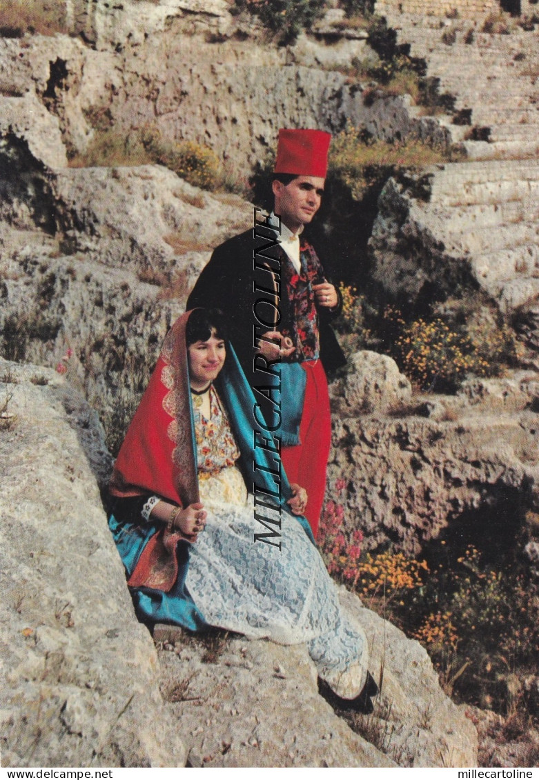 CAGLIARI: Costumi Sardi