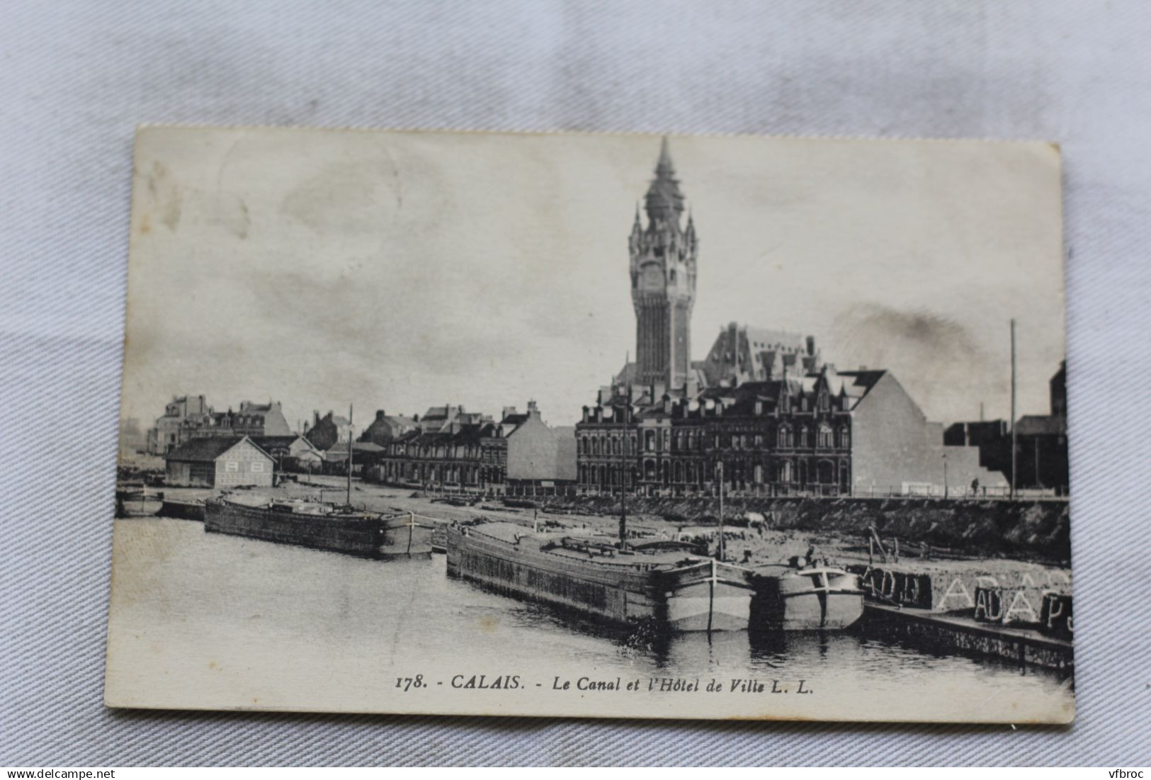 Calais, le canal et l'hôtel de ville, Pas de Calais 62