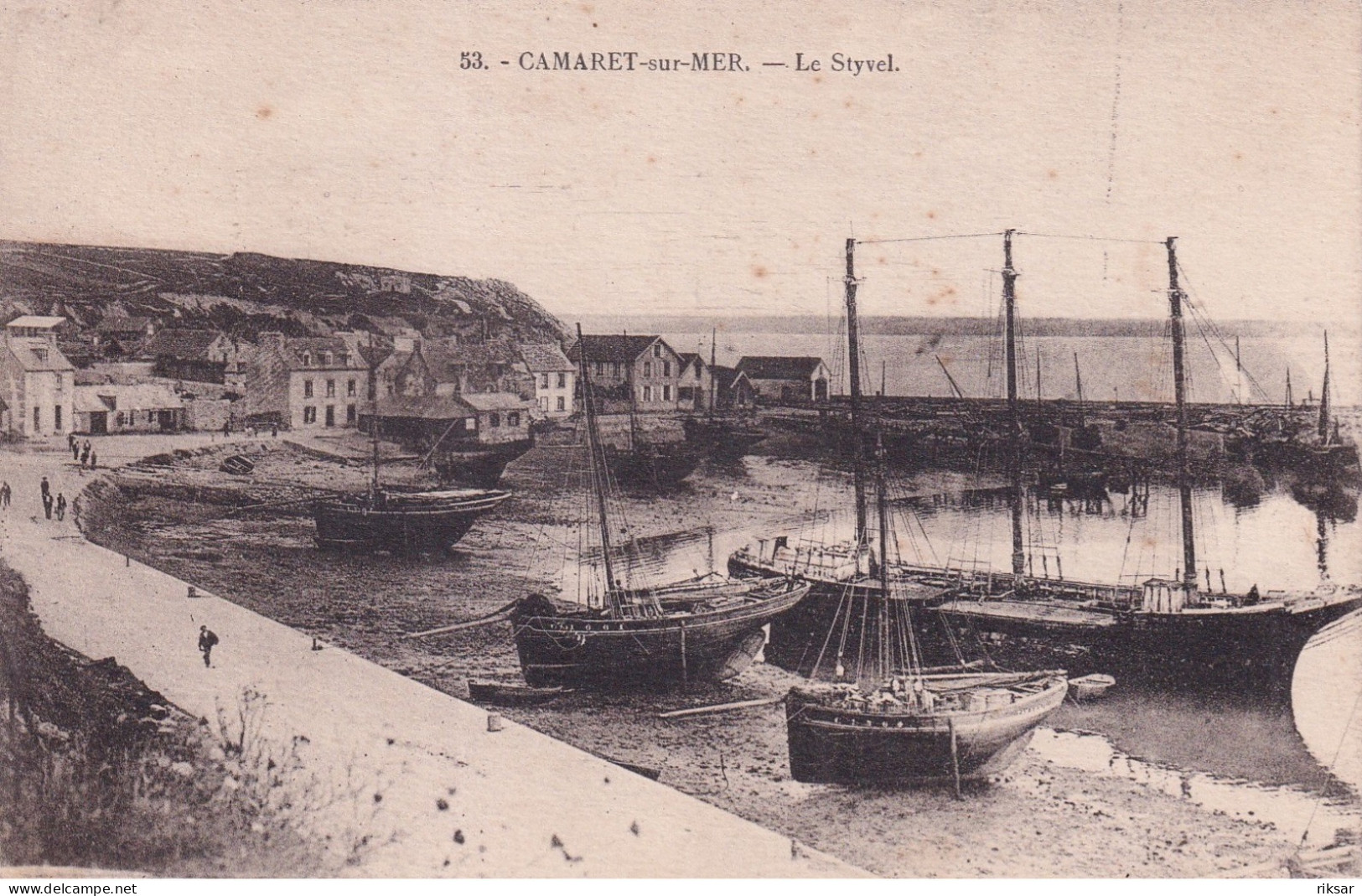 CAMARET SUR MER(BATEAU DE VOILIER)