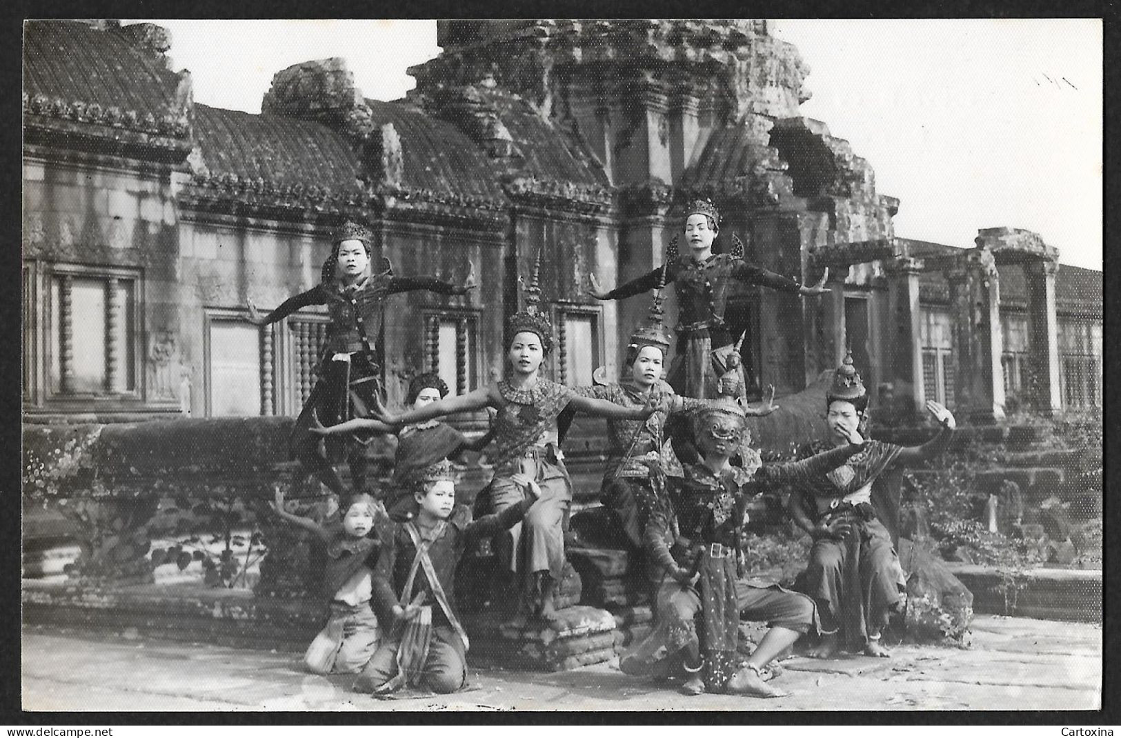 Cambodge Danseused Royales postcard not used