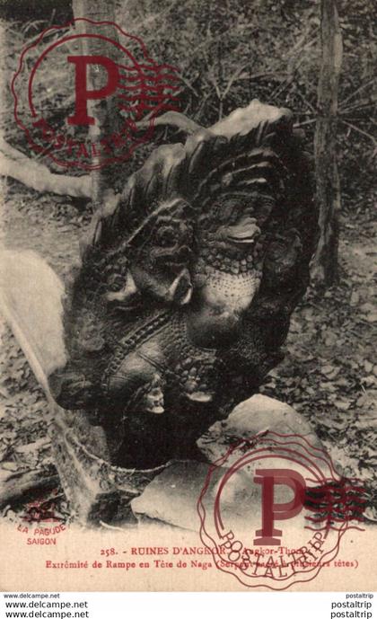 RARE     RUINES D'ANGKOR  ANGKOR THOM EXTREMITE DE RAMPE EN TETE DE NAGA