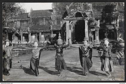 Cambodge Danseuses Royales postcard not used