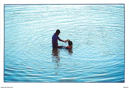 Cambodge - L'heure du bain - Cambodja - CPM - Voir Scans Recto-Verso