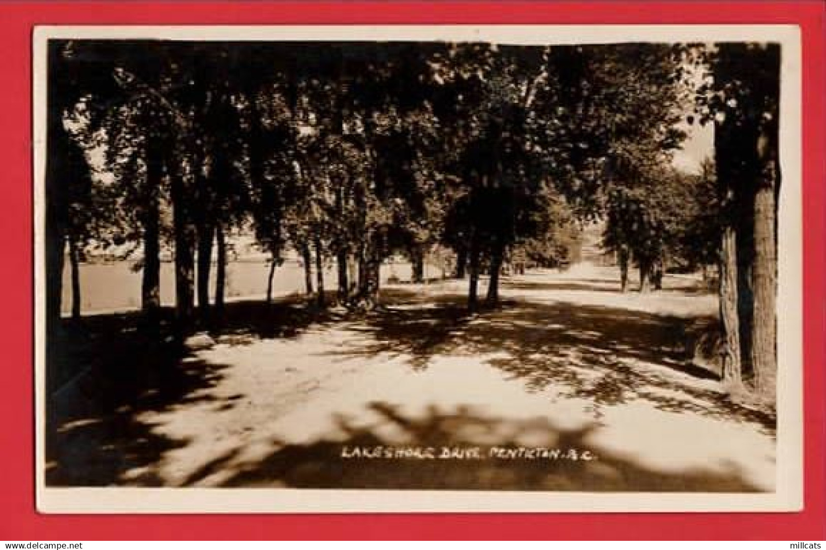 CANADA  BC    PENTICTON  LAKESHORE DRIVE. RP