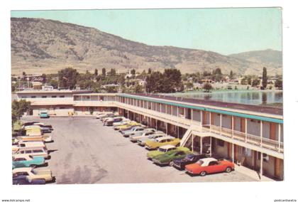 Osoyoos, British Columbia - Starlite Motor Hotel and vintage cars - c1960's Canada postcard