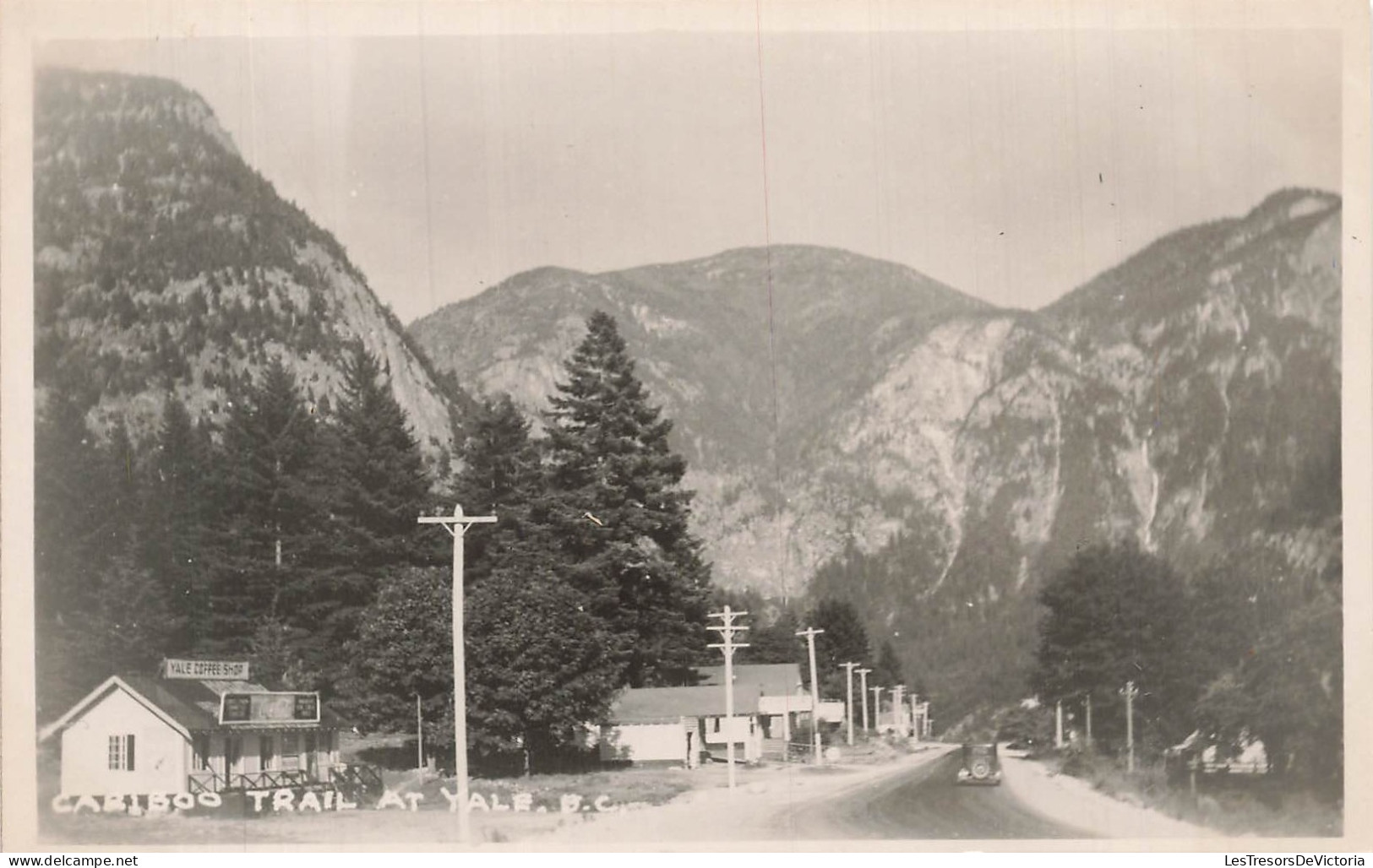 CANADA - Colombie Britannique - Yale - Cariboo Trail - route bordée - CPA