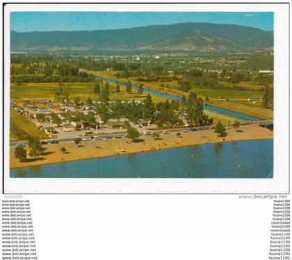 carte de SKAHA  BEACH AND OKANAGAN WITH THE CITY  ( cachet penticton ) ( recto verso )