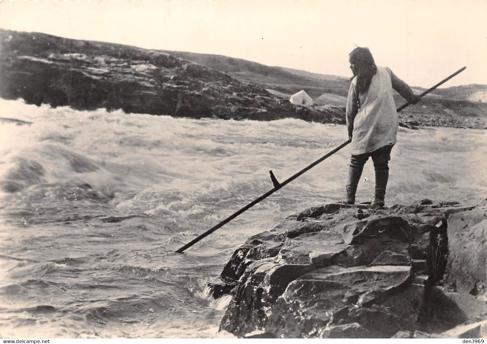 Canada - ESQUIMAUX - Pêche au saumon sur la rivière Coppermine - Nunavut, North Slave, Kitikmeot