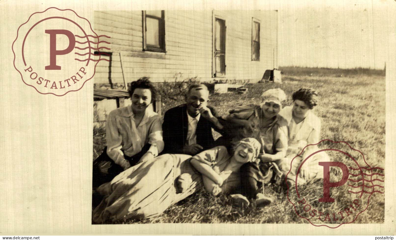 CANADA. Family, Rural Life in Canada – Real Photo Postcard c.1920s. RPPC. FOTOPOSTAL FAMILIA