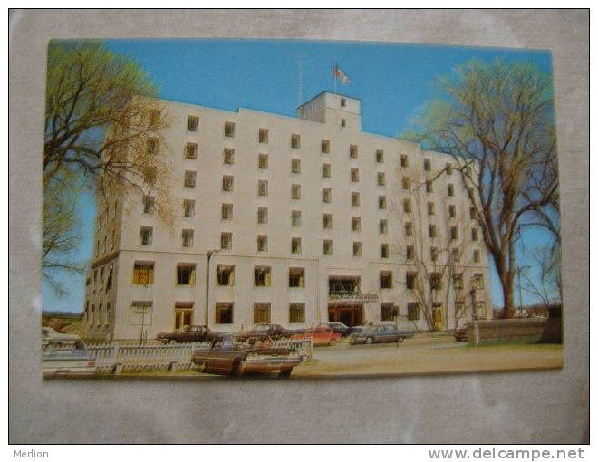 Canada  - Fredericton - New Brunswick - Lord Beaverbrook Hotel    automobile auto  car D84131