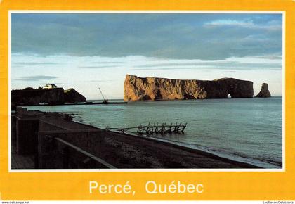 [-5%] CANADA - Au crépuscule - Le soleil couchant illumine gracieusement le Rocher Percé - Twilight in Percé - Carte Pos