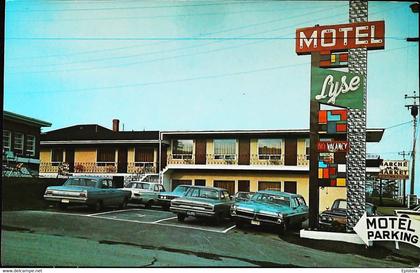 ► Rimouski  -  MOTEL LYSE Enr  Automobiles  1950s Province du Quebec