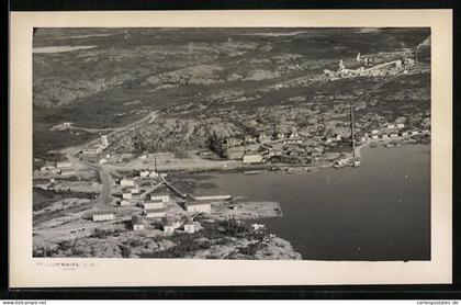 AK Yellowknife /N.W.T., Airplane view of the city