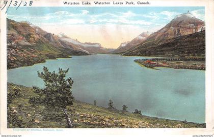 B5242 Rocky Mountains Waterton Lake