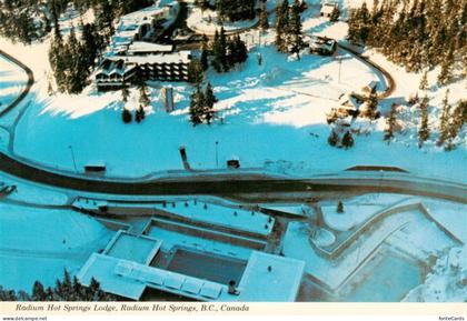 Radium Hot Springs BC Radium-Hot-Springs-Lodge Fliegeraufnahme Winter Schnee The