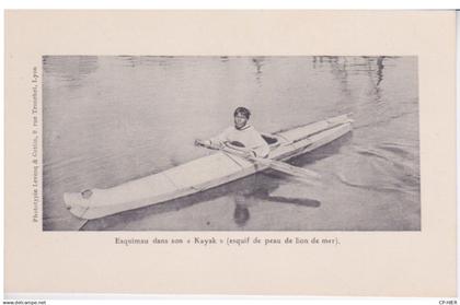 CANADA - TERRITOIRES EXTREME-NORD CANADIEN - ESQUIMAU DANS SON KAYAK - ESQUIF DE PEAU DE LION DE MER