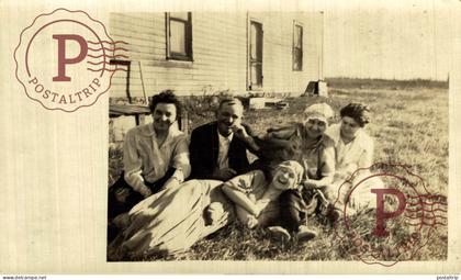 CANADA. Family, Rural Life in Canada – Real Photo Postcard c.1920s. RPPC. FOTOPOSTAL FAMILIA