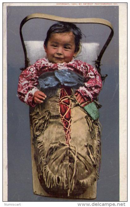 Canada..Indien..Bébé Indien dans son berceau..Elation
