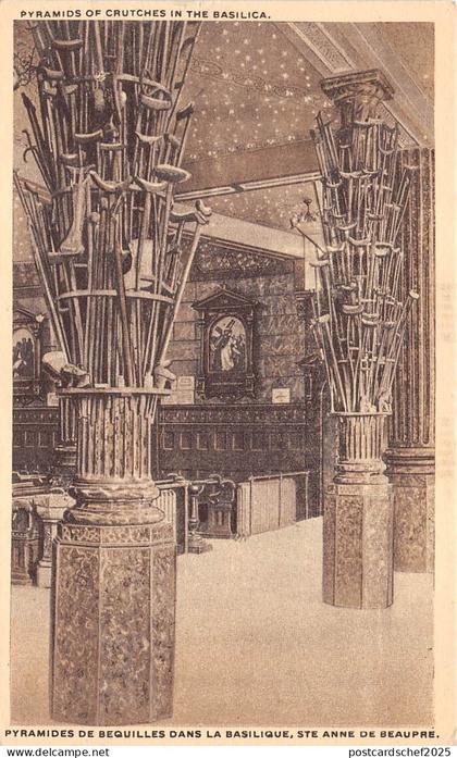 B5113 Pyramides de Bequilles dans la Basilique Ste Anne de Beaupre