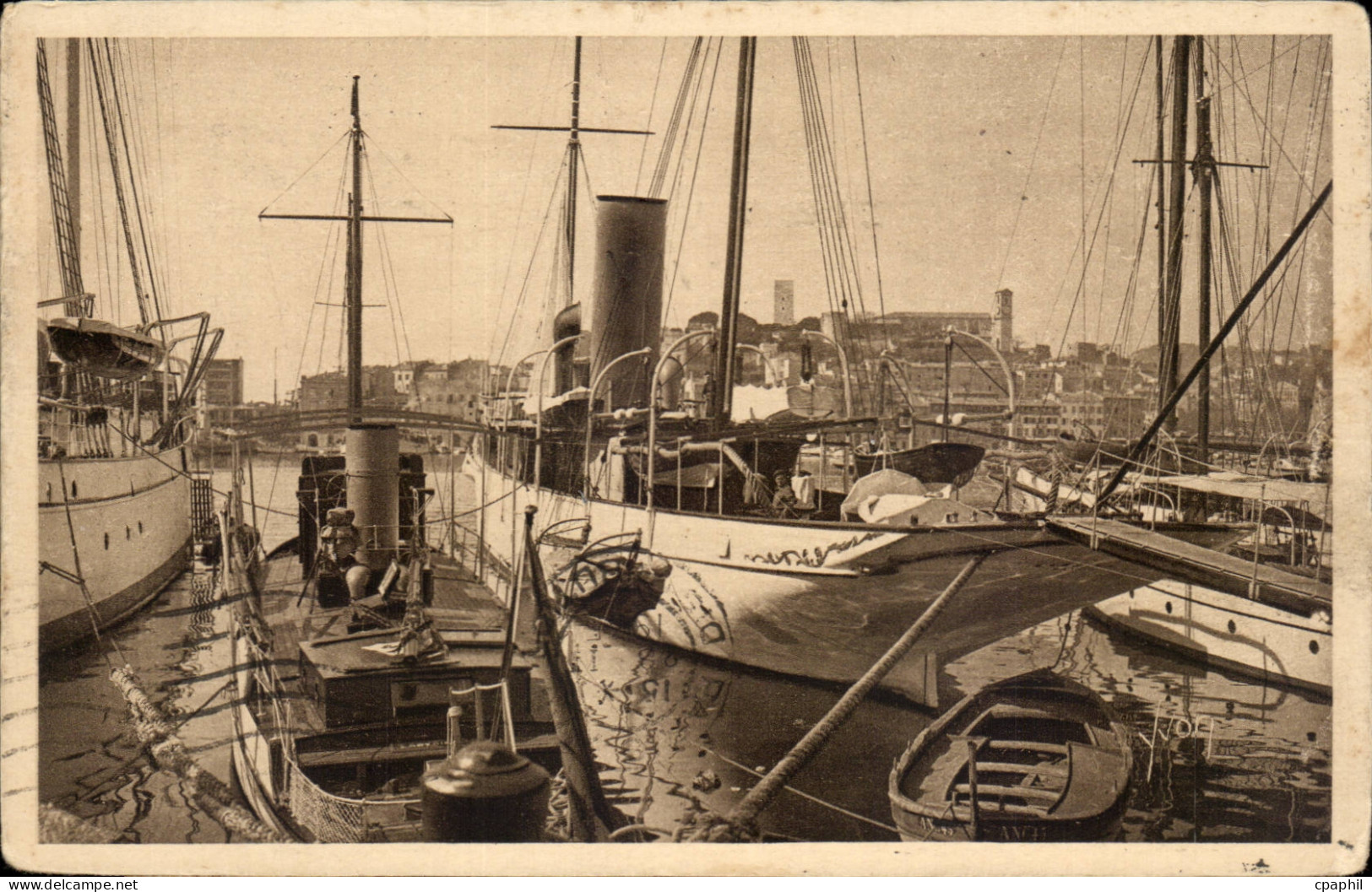 Cannes CPA Le port (bateaux)