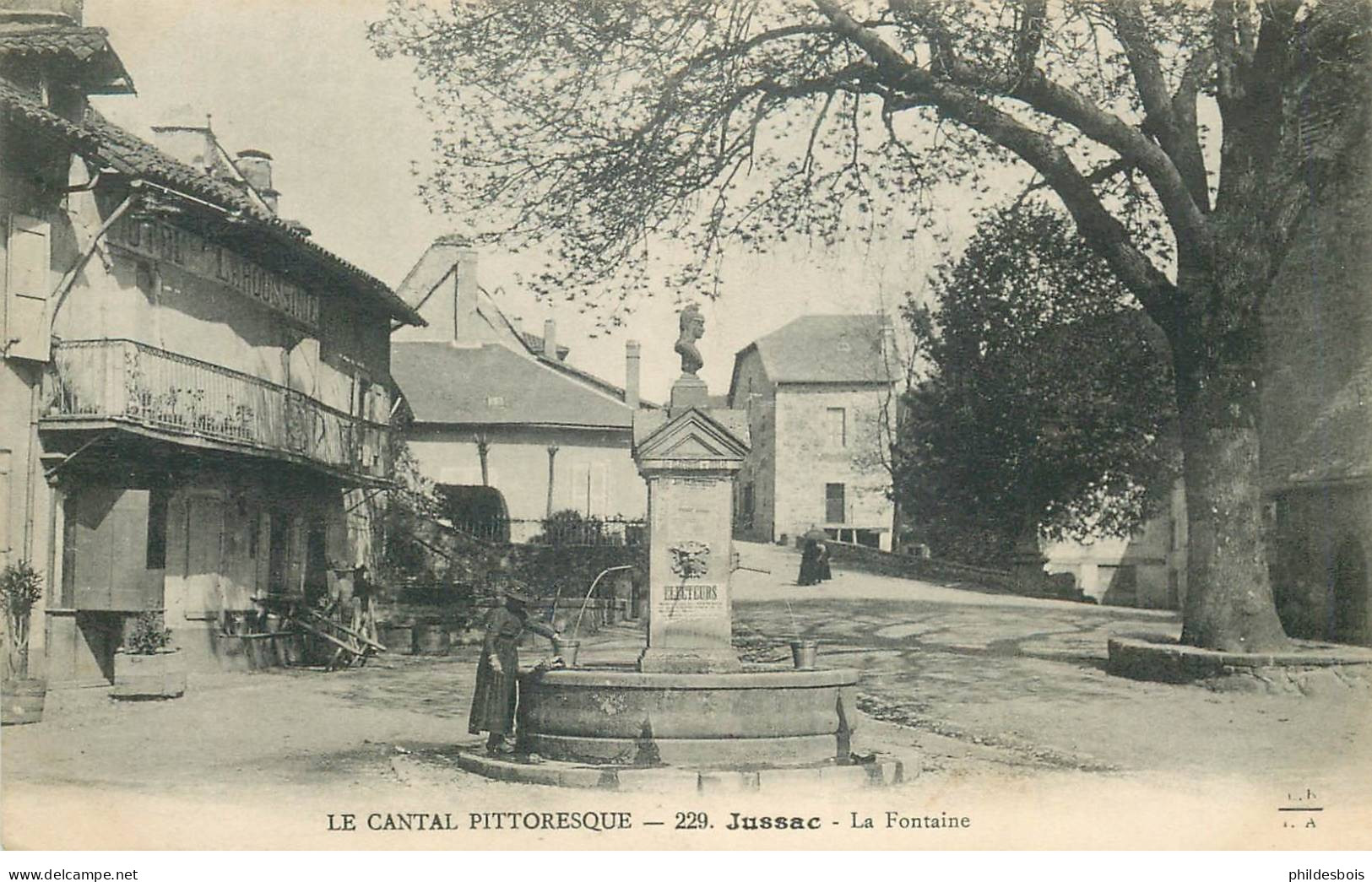 CANTAL  JUSSAC  la fontaine