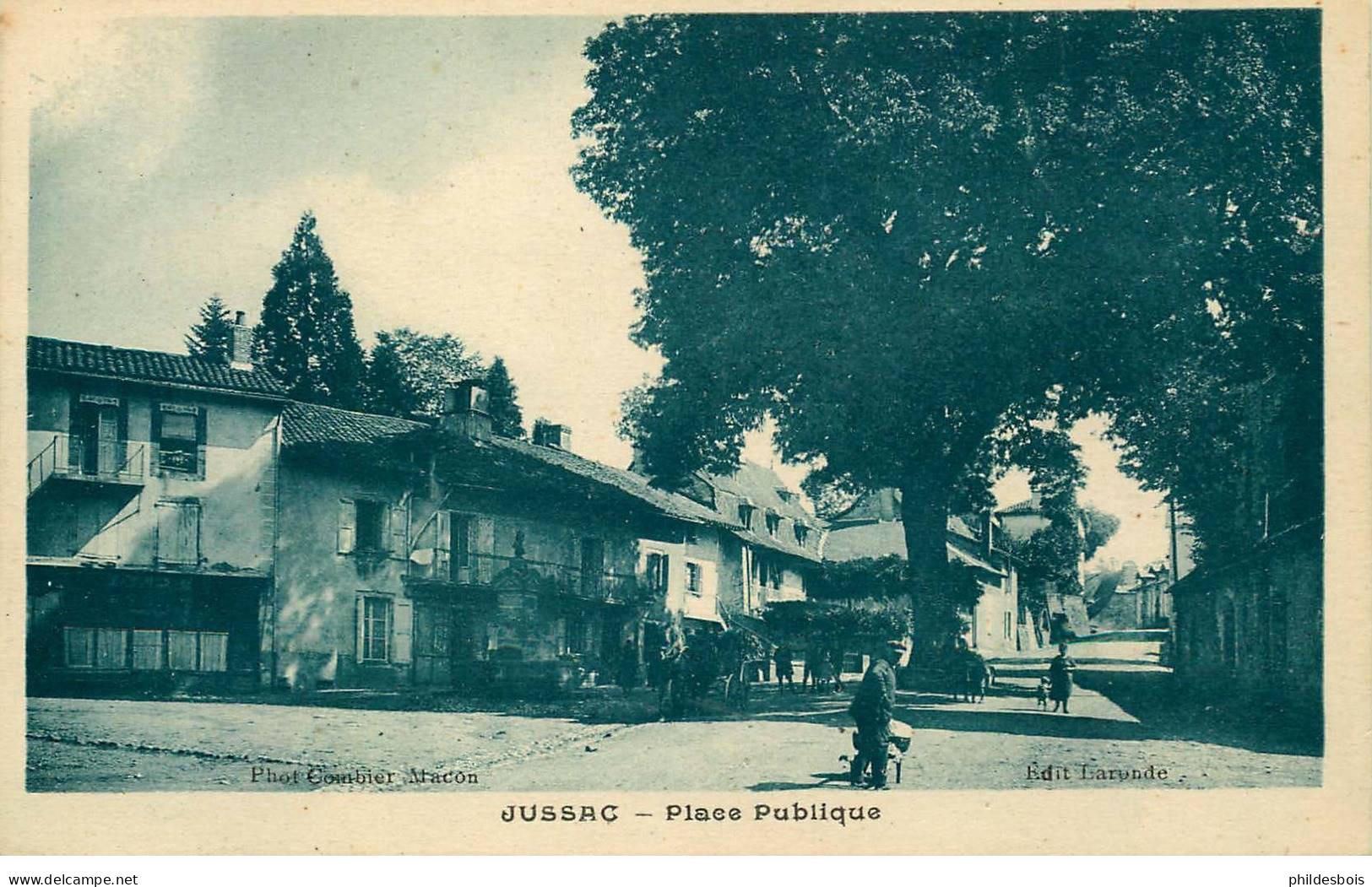 CANTAL   JUSSAC  place publique